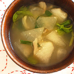 冬瓜とセロリの中華スープ