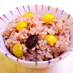 鉄分補給に!マクロ美人のぎんなん雑穀ご飯
