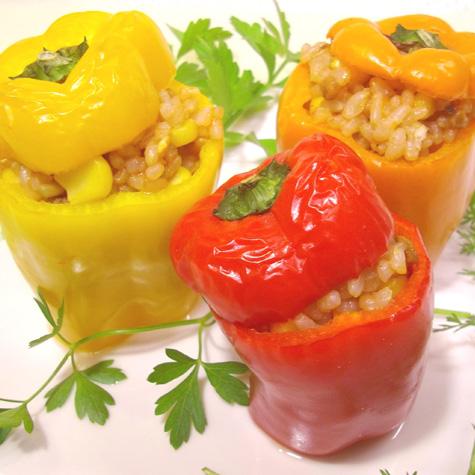 玄米ライス入りのカラーピーマンのオーブン焼き