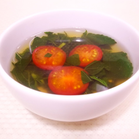 モロヘイヤとトマトのお肌改善スープ