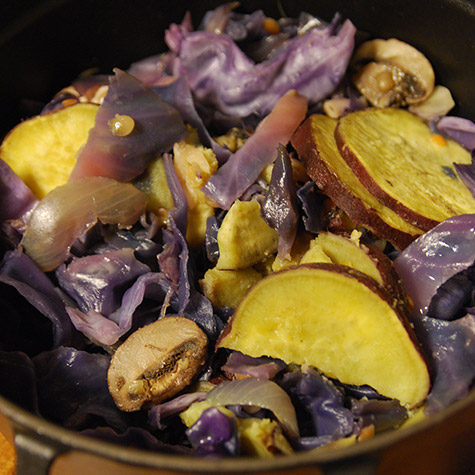 さつま芋と紫キャベツの煮物