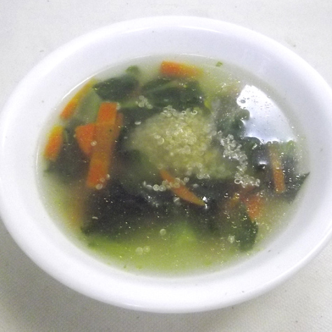 キヌアと青菜のスープ