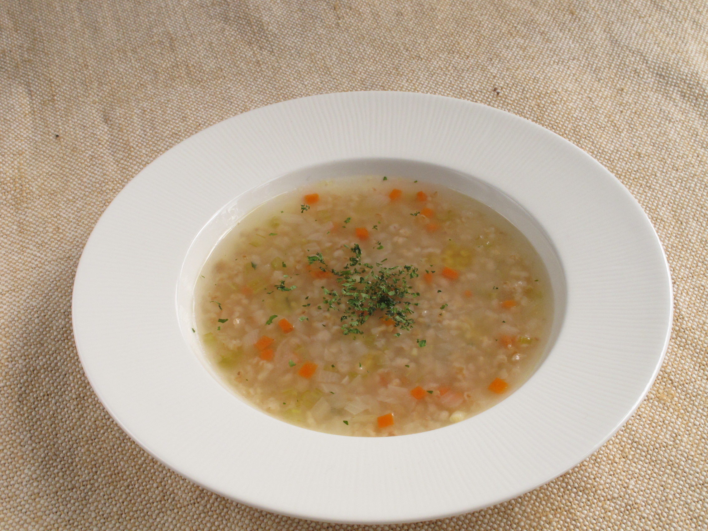 亜麻仁風味の炒り玄米の野菜スープ