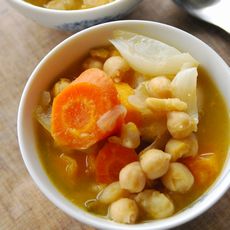 ひよこ豆とごろごろ野菜のスープ